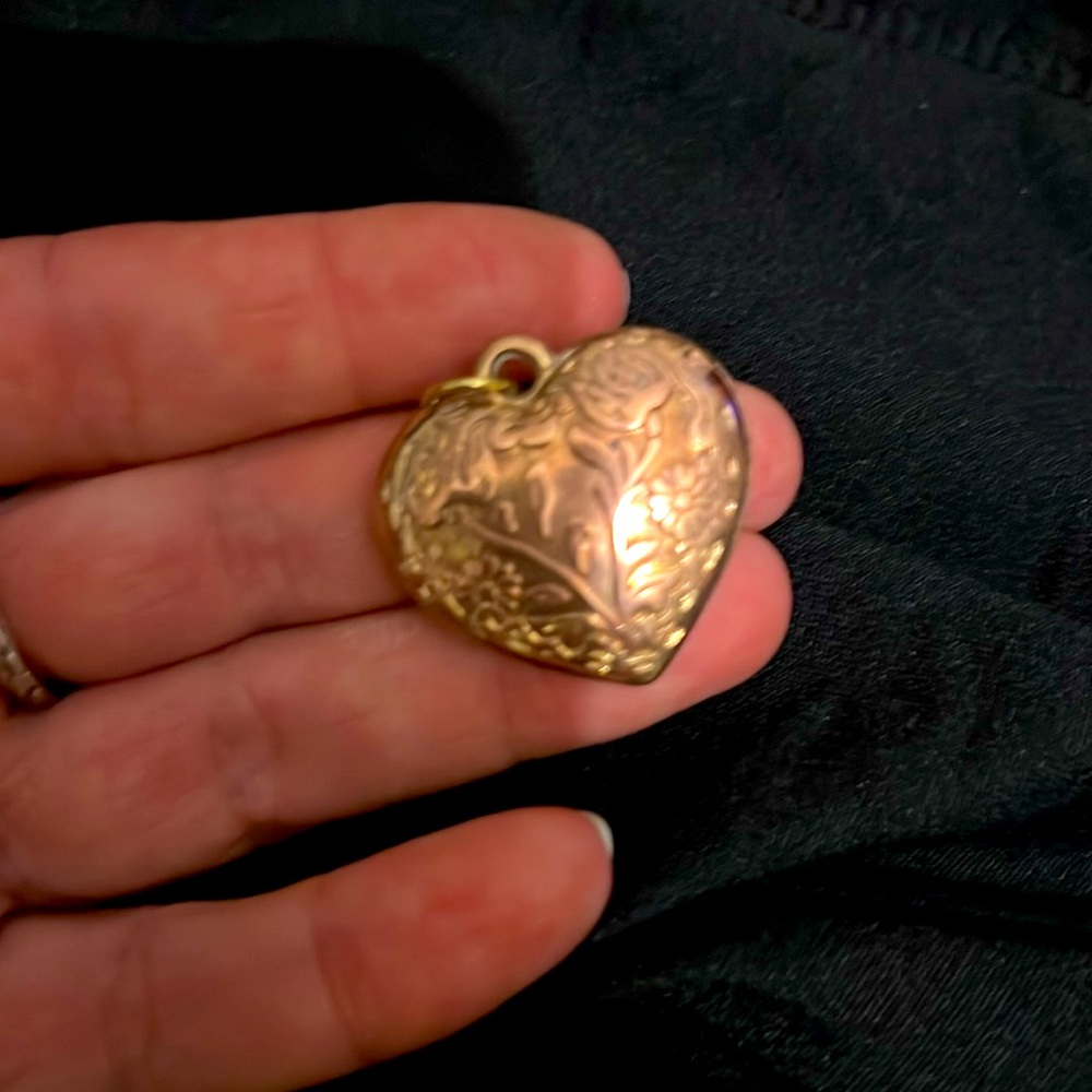 Victorian floral 10k puffy heart pendant